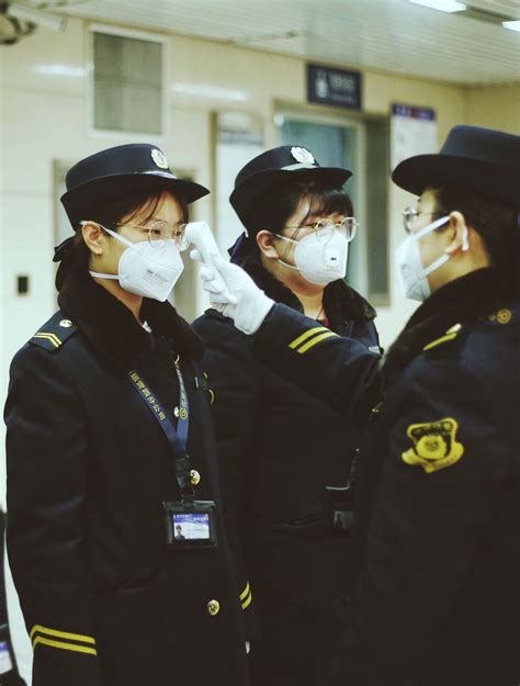 直击｜北京地铁上不规范戴口罩的人多吗？来看客运量最大的这条线