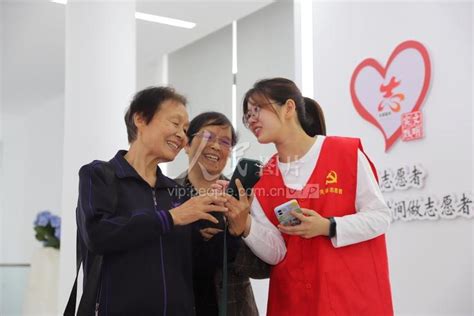 浙江台州：帮助老人跨越“数字鸿沟”-人民图片网