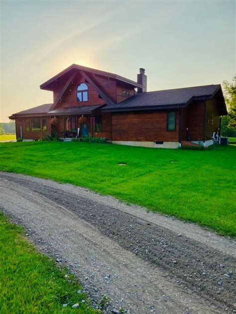 Flint Vacation Rentals & Homes - Michigan, United States | Airbnb