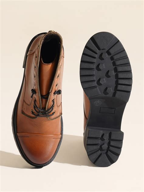 Shop the Best Quality Women's Leather Footwear in India – Peach Flores