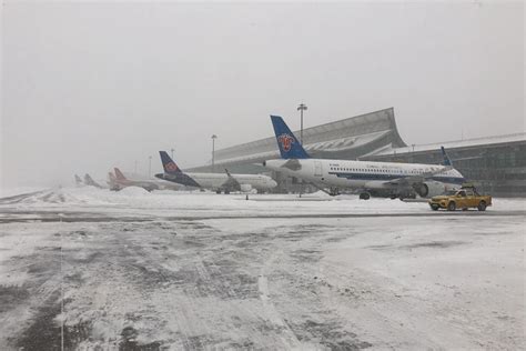 实拍：空客A380客机在大雪天气起飞，看起来真的震撼！_腾讯视频
