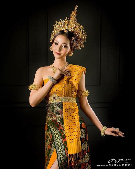 Bali - Indonesia traditional clothes 🇮🇩 | Pakaian tradisional, Pakaian ...