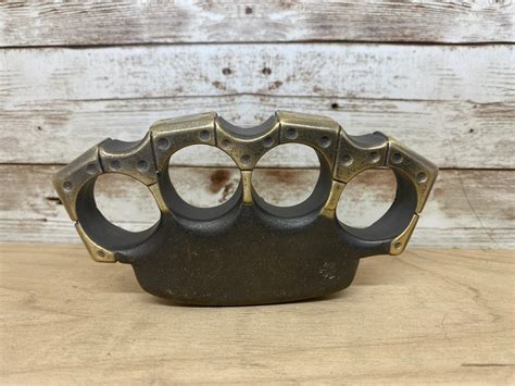The history of knuckle dusters • Spotter Up - Tactical Nexus
