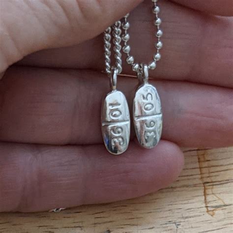 Buy Hydrocodone V3605 V3601 Necklace Pillbling Online in India - Etsy