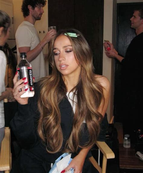 Tate McRae in 2025 | Brown hair inspo, Hair cuts, Hair inspiration