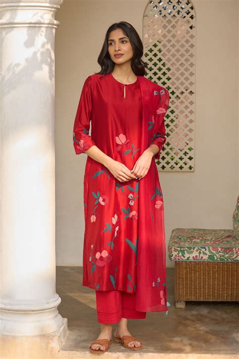 Vaayu - Cherry Red Applique Kurta Set - Elahe