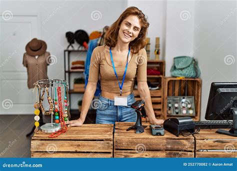 Store Work Uniform Colorful Shopkeeper 的图像结果