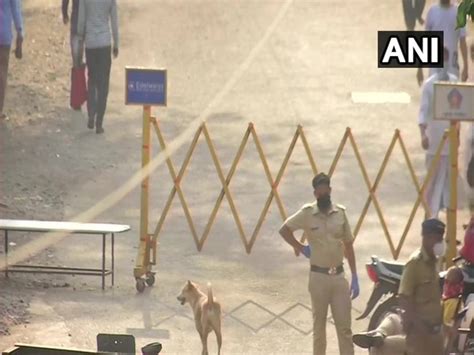 Mumbai Police barricades Dharavi area amid rising COVID-19 cases