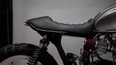 Moto 79 | Moteur Bonneville SE avec châssis modifié et jantes blanches