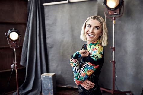 Julianne Hough Apologizes for Blackface Again After Activist Backlash