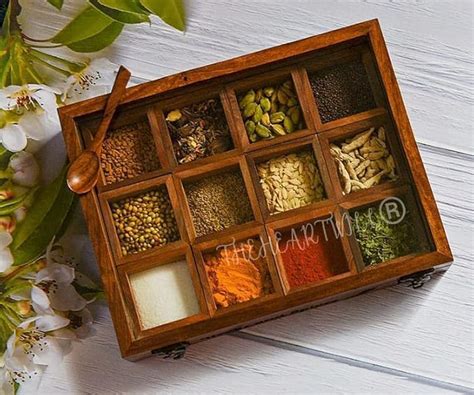 THEHEARTWILL® Elegant Wooden Spice Box with 12 Compartments & 2 Spoons ...