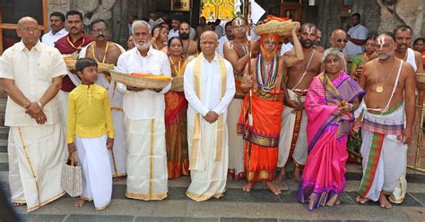 SILKS PRESENTED FROM SRI RANGAM TEMPLE - rspnetwork.in