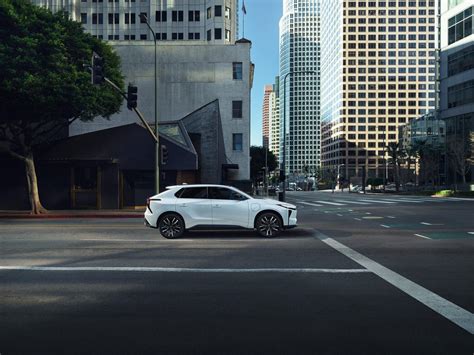 Toyota bZ alza la posta: più potenza, più autonomia e un nome più ...