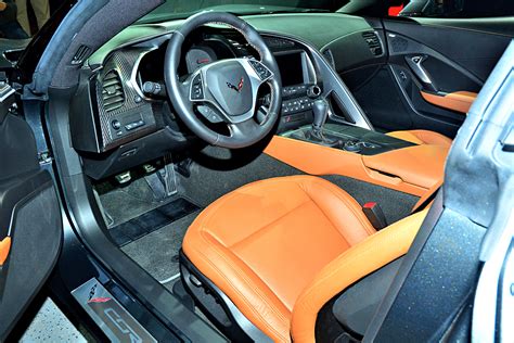 Comparing the New C8 Corvette to the C7 Interior for Comfort