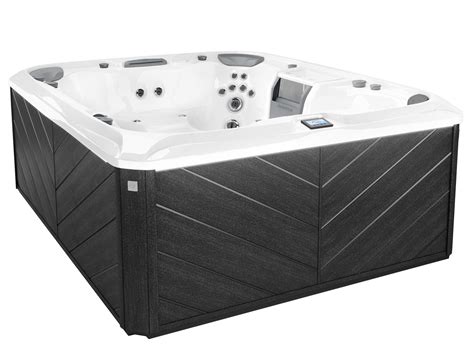 How to Clean Hot Tub Jets to Enhance the Spa Experience