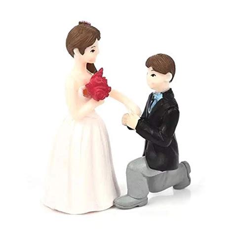 BHOOLU&GOOLU Sweety Lovers - Proposing Couple Figurine Miniature ...