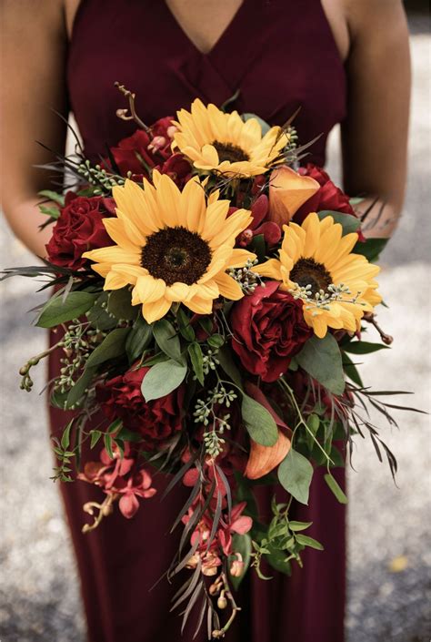 20 Stunning Rustic Sunflower Wedding Bouquets - Roses & Rings ...