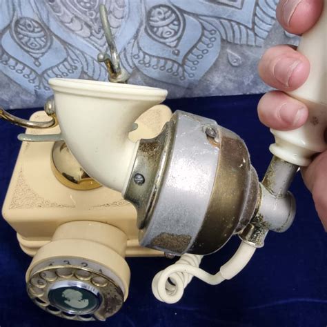 Antique Phone 的图像结果