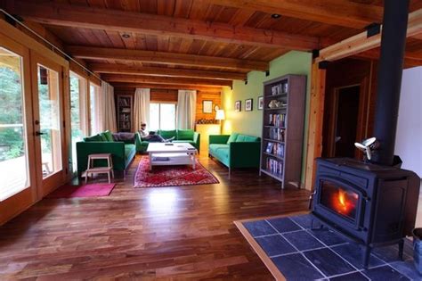 WILD BEAR LODGE (Kaslo, Kootenay Rockies) - Ranch Reviews & Photos ...