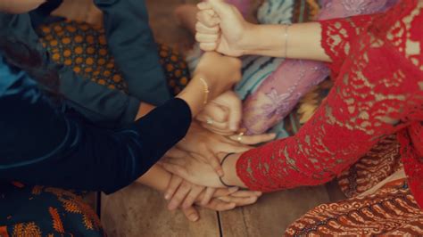 Teamwork Hands Together 的图像结果