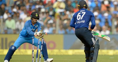 When MS Dhoni Forgot For A Split Second That He Was Not The Captain And ...