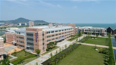 校园美景-青岛科技大学中德国际合作区（中德校区）中德工程学院