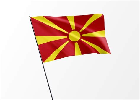 Bandeira da Macedônia voando alto no fundo isolado. Dia da ...