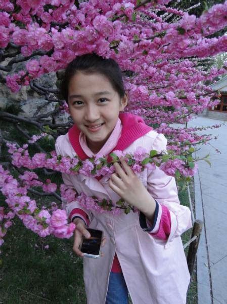 关晓彤少女时期的自拍照片,春天桃花盛开风景照-花季美