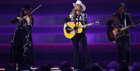 Lainey Wilson Feels Like A Big Sister To Two Of Country Music's Rising ...