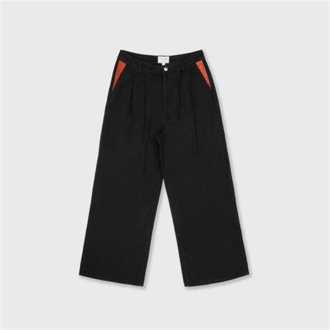 1 of 1 – Karmann - Crafting Connections