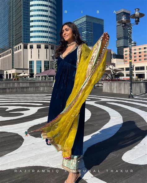 Fariba Blue Bell Sleeve Mrunal Thakur Velvet Kurta Set – Raji Ramniq