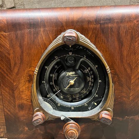 1930s Art Deco Zenith Radio Floor Model Console For Sale at 1stDibs