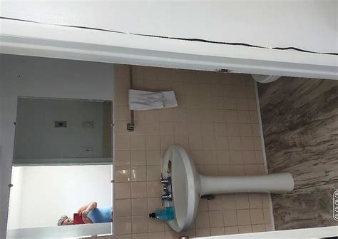 KINGSBRIDGE INN (Wasaga Beach, Ontario) - Motel Reviews & Photos ...