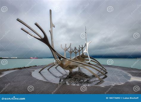 Voyager of the Sun Statue in Reykjavik, Iceland Editorial Photography ...