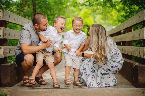 50 Family Portrait Poses Guide for Beginning Family Photographers