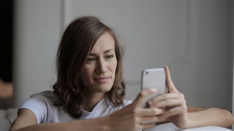 Switching to iPhone 15 soon? Here's how to transfer data from Android ...