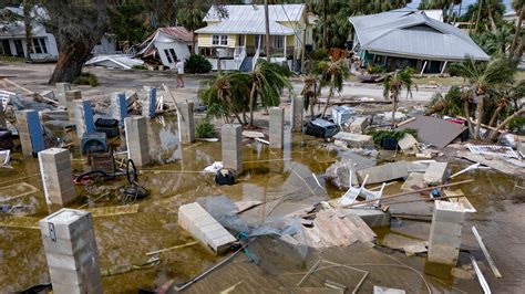 Hurricane Model Tracks 的图像结果