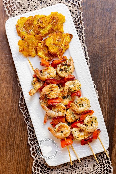 Pinchos De Pollo Con Tostones