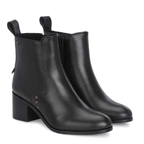 12 Kurti & Jeans Looks To Help You Nail The Indo-Western Style | LBB