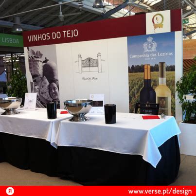 Verse Design: Customer Reviews, Stands and Services