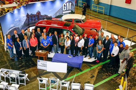 GM Foundation Grants $100,000 to Outreach in Arlington