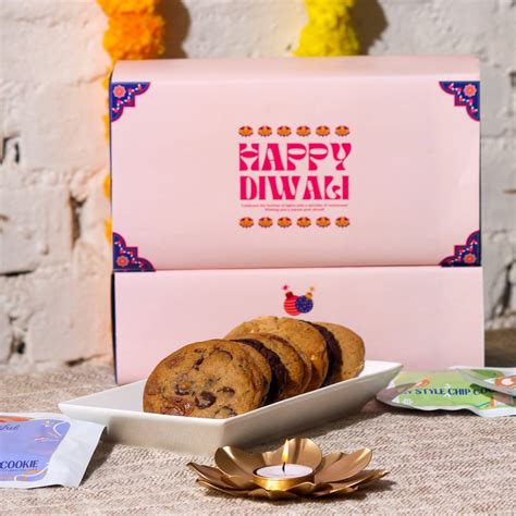 What is Icing? What is Frosting? How are they Different? - Dohful