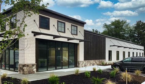 Local Retail Store Building 的图像结果