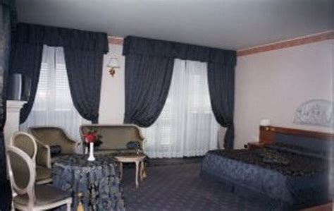 HOTEL VILLA MALPENSA (Vizzola Ticino) - Hotel Reviews, Photos, Rate ...