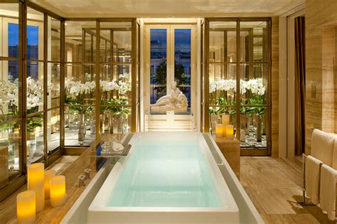 Beautiful Hotel Bathrooms | 8 Luxurious Hotel Bathtubs To Soak In