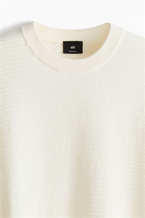Regular Fit Textured-knit jumper - Cream - Men | H&M IN