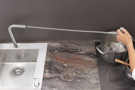 hansgrohe sBox makes it easier to work with the pull-out spray