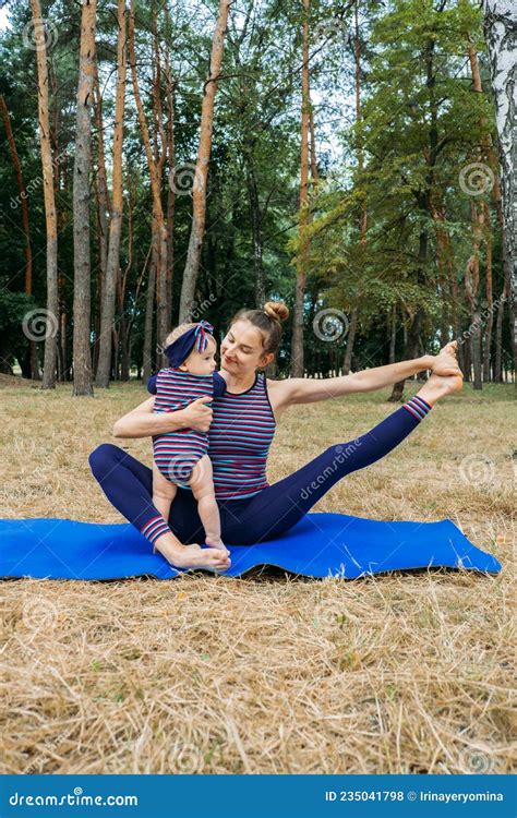 Mommy and Me Yoga for Babies and Postpartum Moms. Zen Family Yoga Stock ...