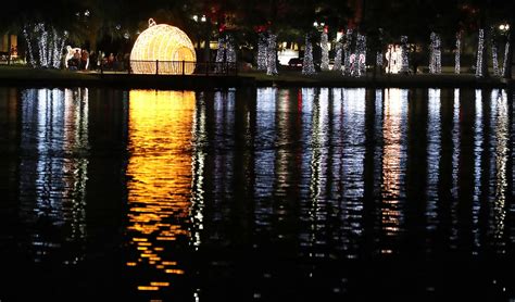 Pictures: 2021 Lake Eola Tree Lighting Celebration – Orlando Sentinel
