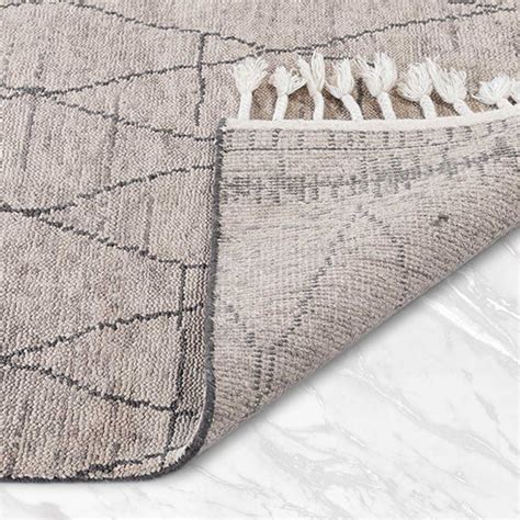 Catherine Hand Knotted Woollen Rug – Obeetee Retail Pvt. Ltd.